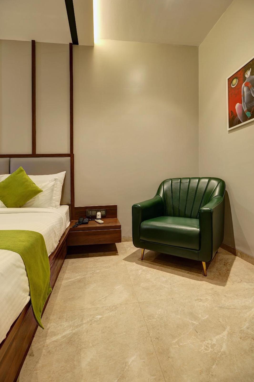 Magnus Fortune House Business Hotel , Magarpatta Mundhva Exterior foto