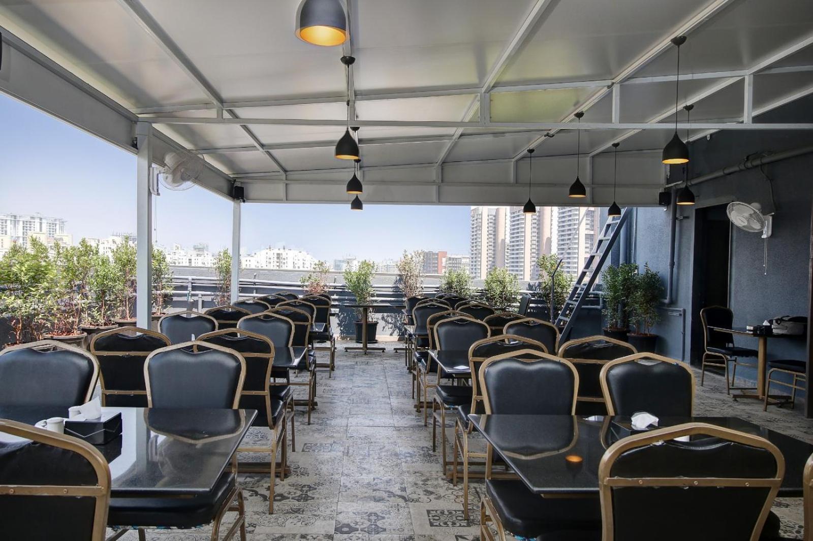 Magnus Fortune House Business Hotel , Magarpatta Mundhva Exterior foto