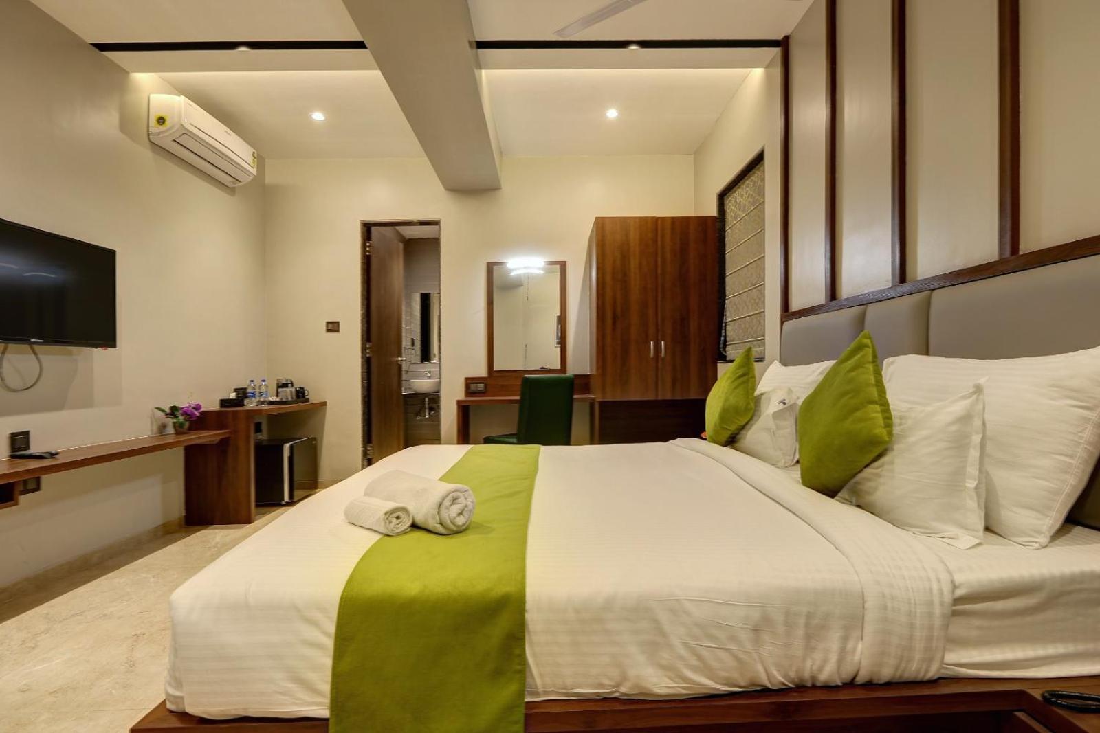 Magnus Fortune House Business Hotel , Magarpatta Mundhva Exterior foto